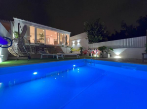 Central Beach Villa W/ Heated Pool, By TimeCooler